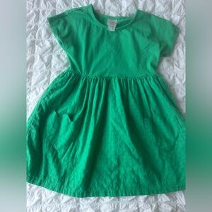 Hanna Andersson Green Pleated Sundress with Flutter Sleeves and front pockets